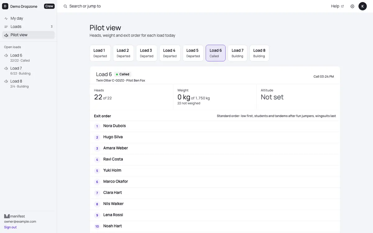 Pilot view in Manifest Desk with heads, weight and exit order